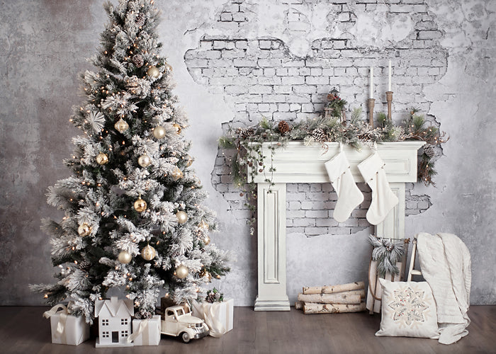 White Christmas Mantel