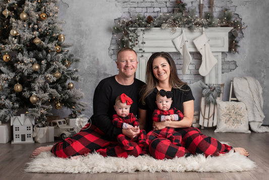 White Christmas Mantel