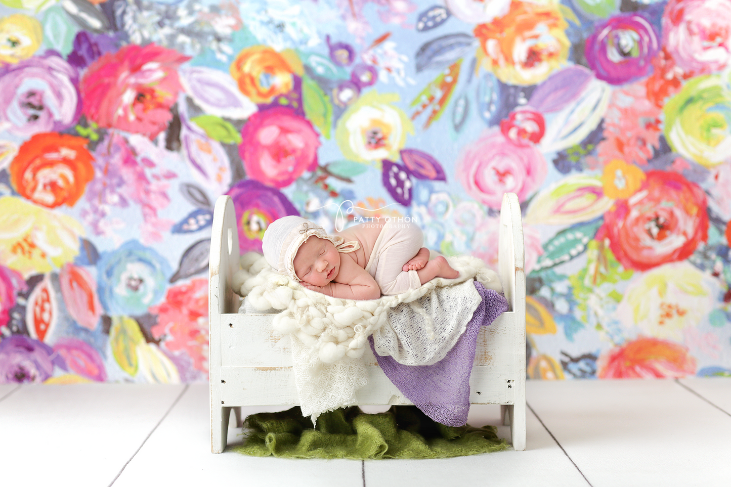 Vintage Wooden Crib - For Newborns and Sitters